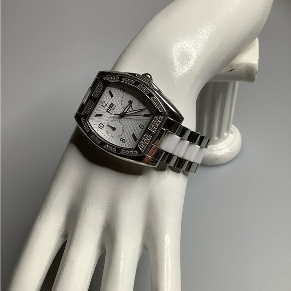 Stunning Storm Watch - Picture 2 of 5